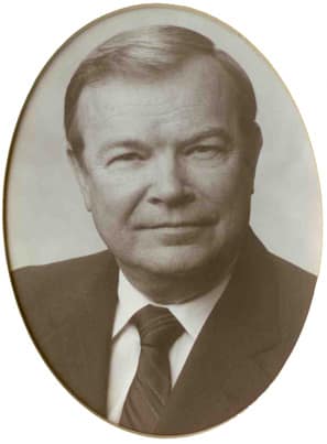 D. Duane Cummins